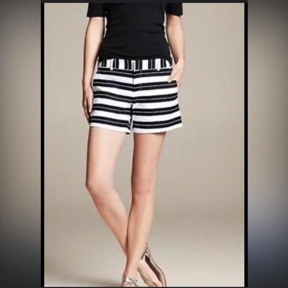 Banana Republic Sz 10P Navy and White Striped Shorts